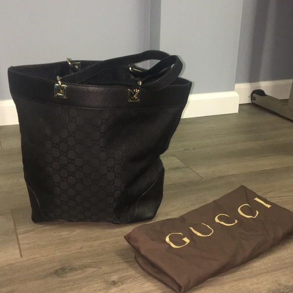Gucci Handbags - Gucci tote bag. 💯authentic!